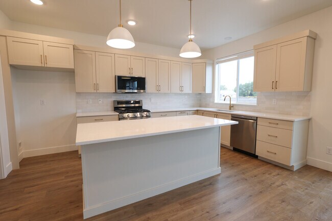 470 N 300 W unit 37437772, Smithfield, UT 84335 - photo 7