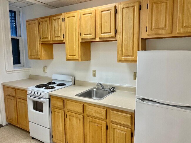 1077 Beacon St unit B, Brookline, MA 02446 - photo 2