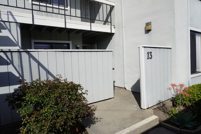 6518 Embarcadero Dr unit 13, Stockton, CA 95219 - photo 2