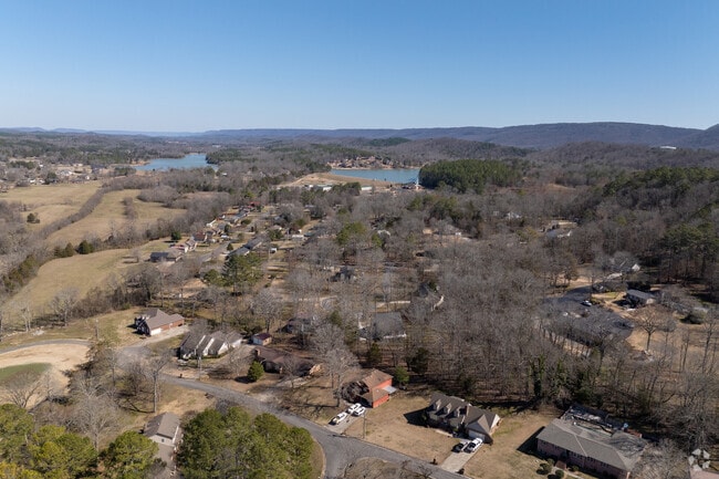 There is abundant natural beauty surrounding the city of Ft Payne Alabama.