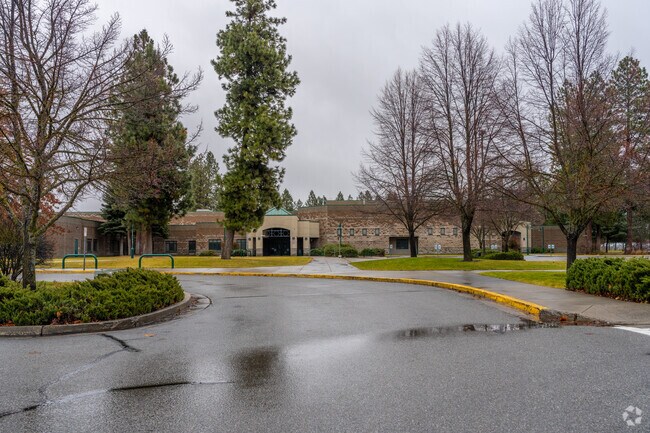 Woodlands Middle School sits near other public parks in the neighborhood.