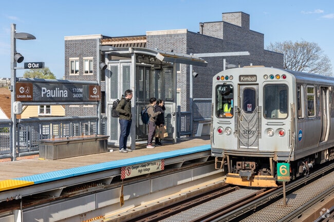 The Paulina Brown line is a convieiant and close by El stop for Roscoe Village residents.