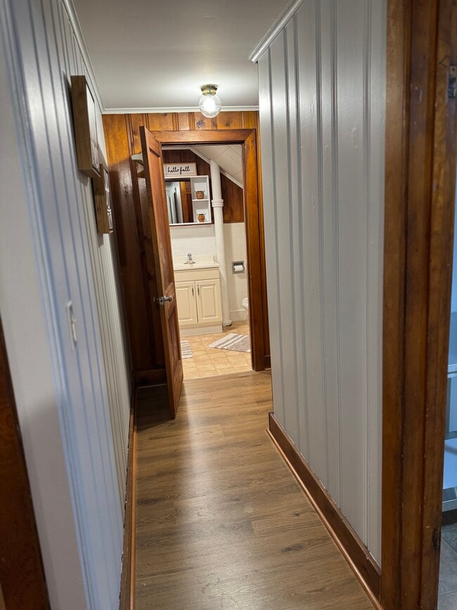 618 Leonard Ave unit Upper, Dekalb, IL 60115 - photo 4