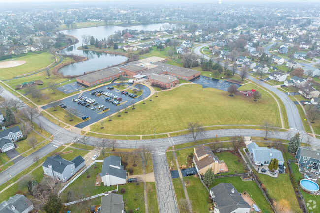 Heritage Lakes Elementary School is conveniently located in a residential area.