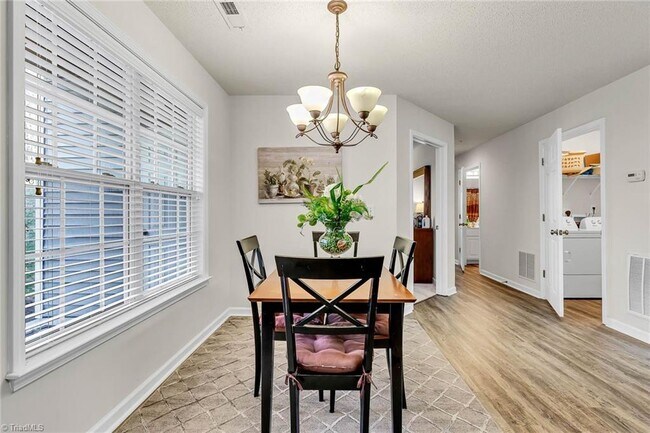 4305 Timberbrooke Dr unit 1, Greensboro, NC 27409 - photo 5