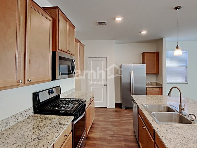 14221 W Georgia Dr, Surprise, AZ 85379 - photo 4