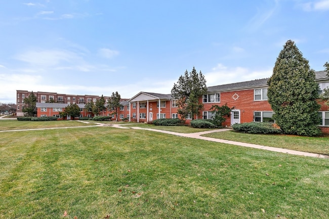 209 W Johnson St unit 1B, Palatine, IL 60067 - photo 2