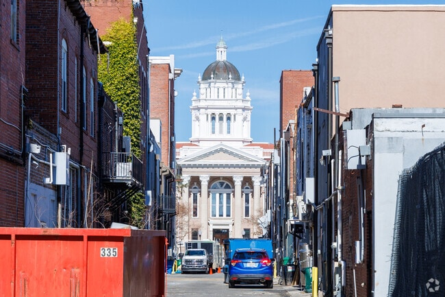 The Lowndes County Courthouse stands tall and proud in Downtown Valdosta.