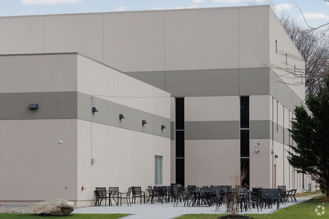 Maayanot Yeshiva High School For Girls in Teaneck, NJ serves students in grades 9-12.