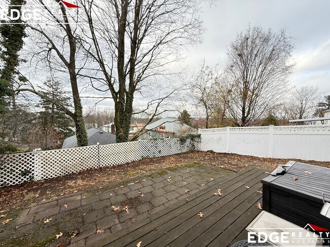 110 Pine Hill Cir unit 4, Waltham, MA 02451 - photo 2