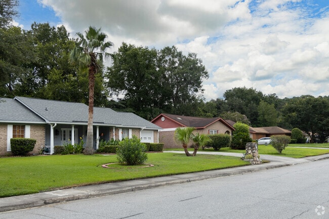 Homes in Leeds Gate-Colonial Village are classic and minimal in design.