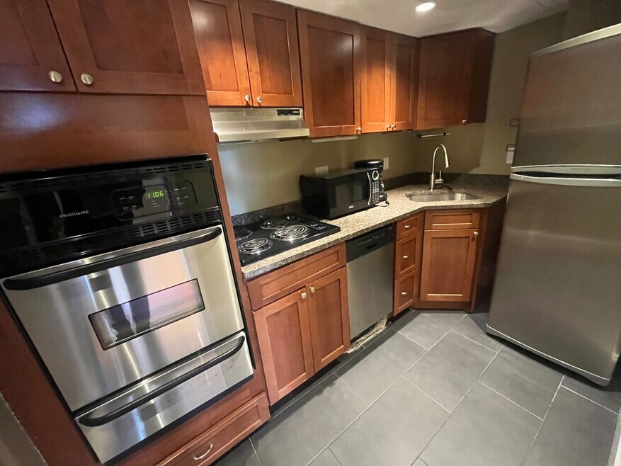 117 Beacon St unit 6R, Boston, MA 02116 - photo 1