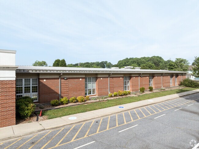 The student-teacher ratio is 14:1 at Lyle Creek Elementary School.