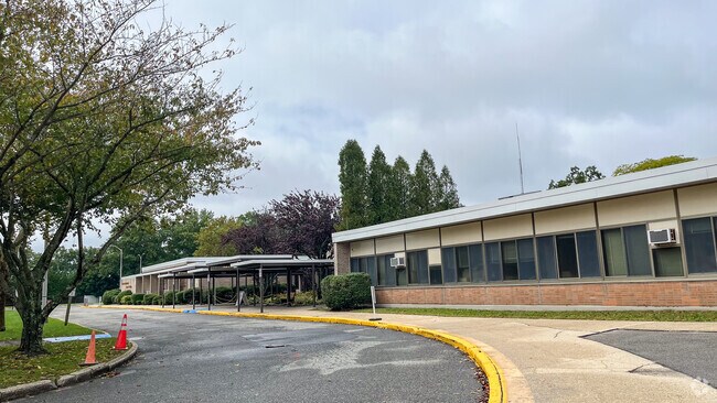 Harry B. Thompson is in the Syosset Central School Disctrict