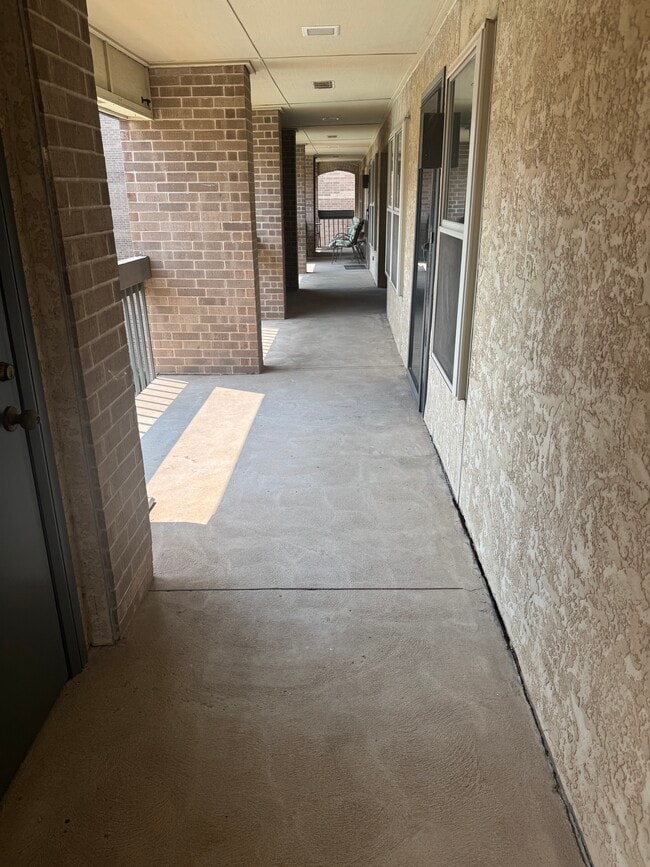 600 NW 4th St unit Sycamore Square, Oklahoma City, OK 73102 - photo 3