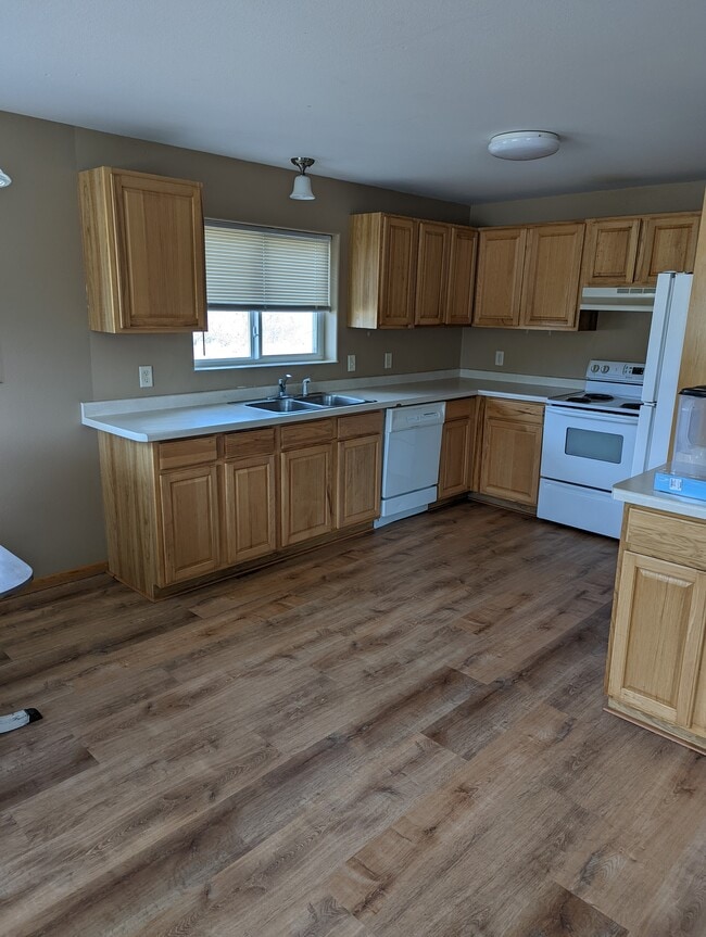 615 Center Point Ct NW, Bemidji, MN 56601