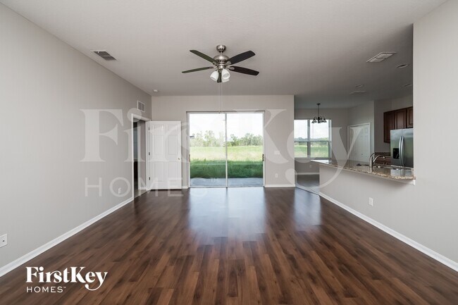 10748 Pictorial Park Dr, Tampa, FL 33647 - photo 4