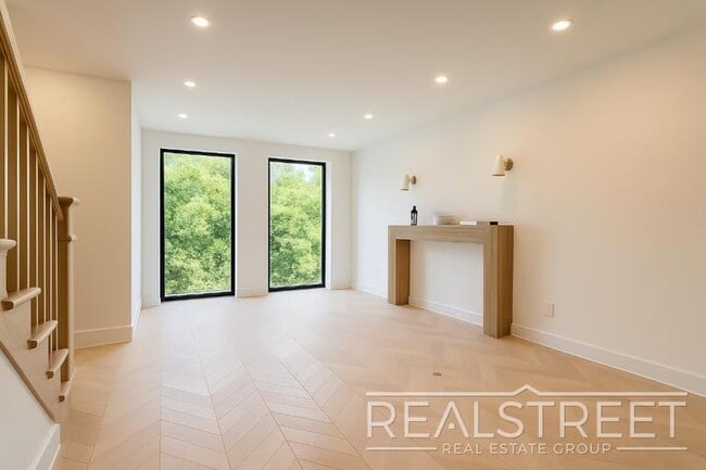 33 Pilling St, Brooklyn, NY 11207 - photo 4