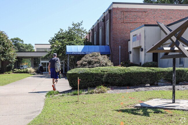 Cromwell Farm's Norfolk Fitness & Wellness Center is the place to work out swim and play sports.