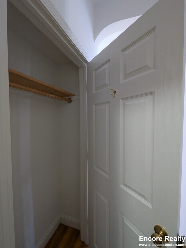 24 Phillips St unit 17, Boston, MA 02114 - photo 6