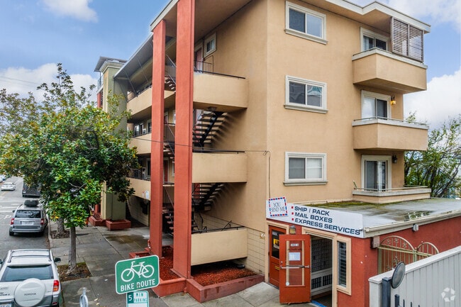 Berkeley Rose Waldorf School is near UC Berkeley.