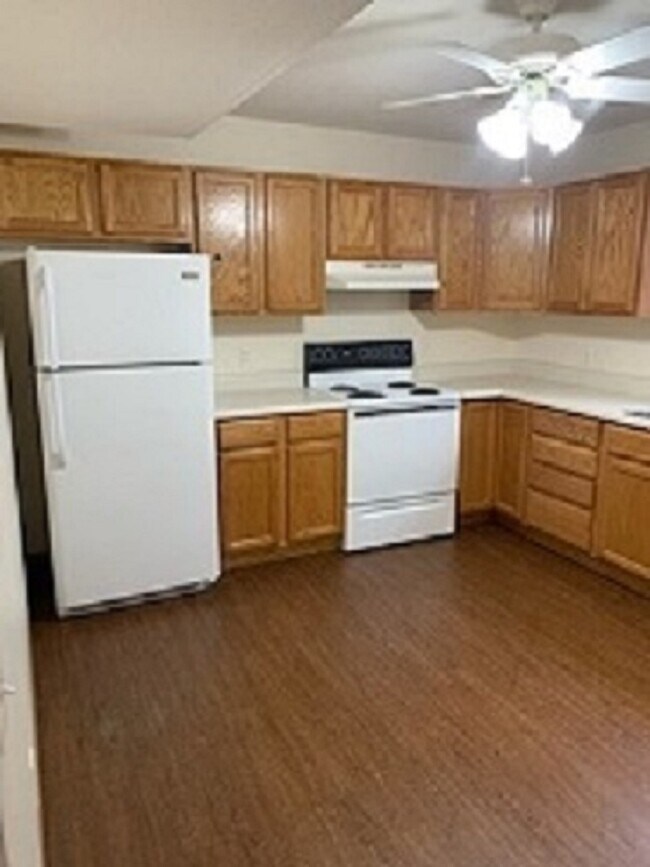 Kitchen - vinyl plank flooring