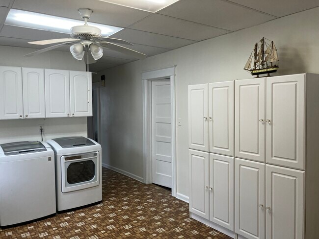 13 Grubb St unit second floor, Poughkeepsie, NY 12603 - photo 6