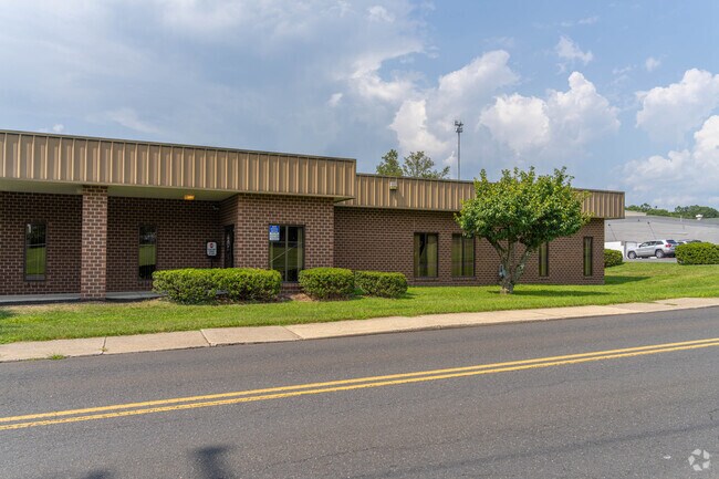 Summit School of The Poconos serves students K-10.