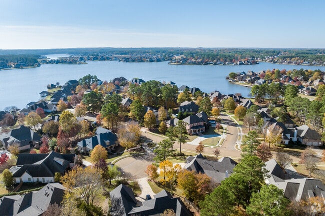 Reunion residents enjoy resort-style living with many unique community amenities.