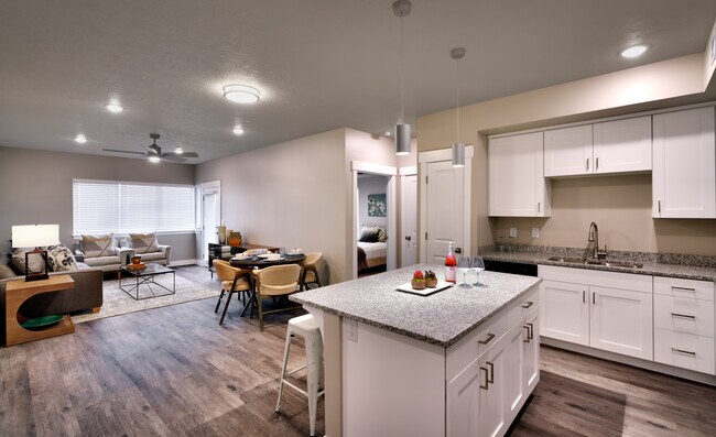 CHOLLA: 2x2 FLAT W/OPEN LIVING