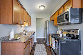 18242 Middlebelt Rd, Livonia, MI 48152
