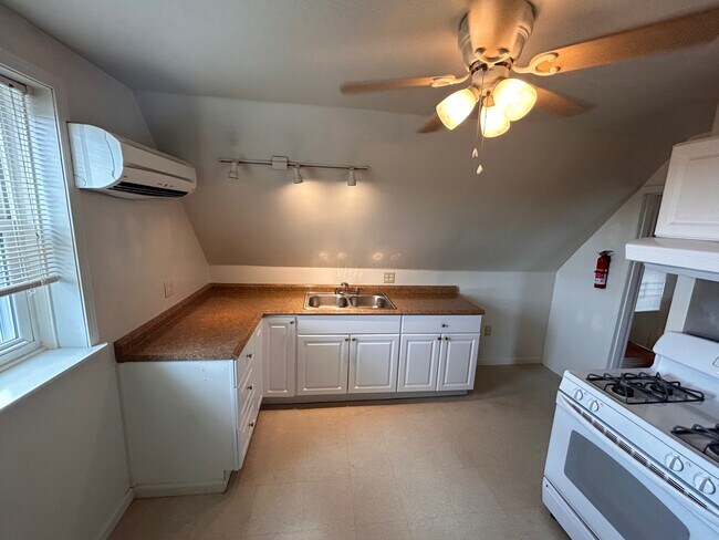 3916 Coleman St unit 3916 COLEMAN ST 3, Pittsburgh, PA 15207 - photo 3