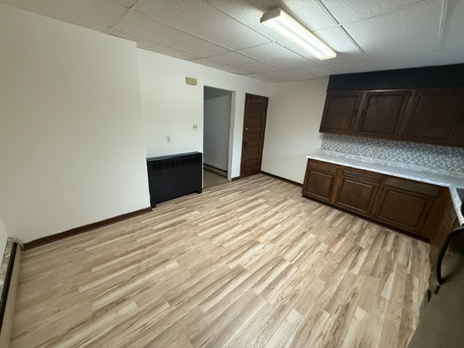 949 W Pike St unit Lower, Clarksburg, WV 26301 - photo 3