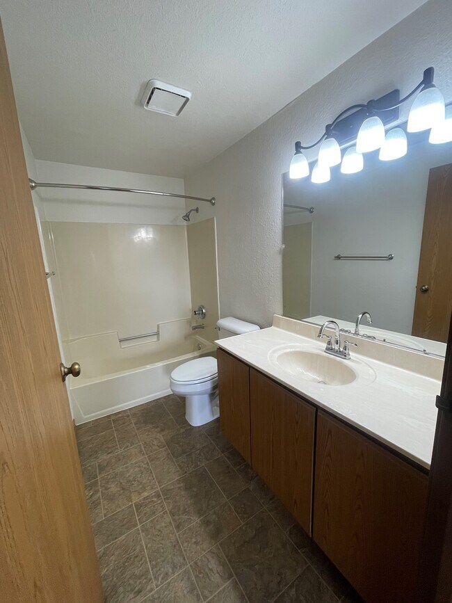 Skyview Apartments, Little Chute, WI 54911 - photo 5
