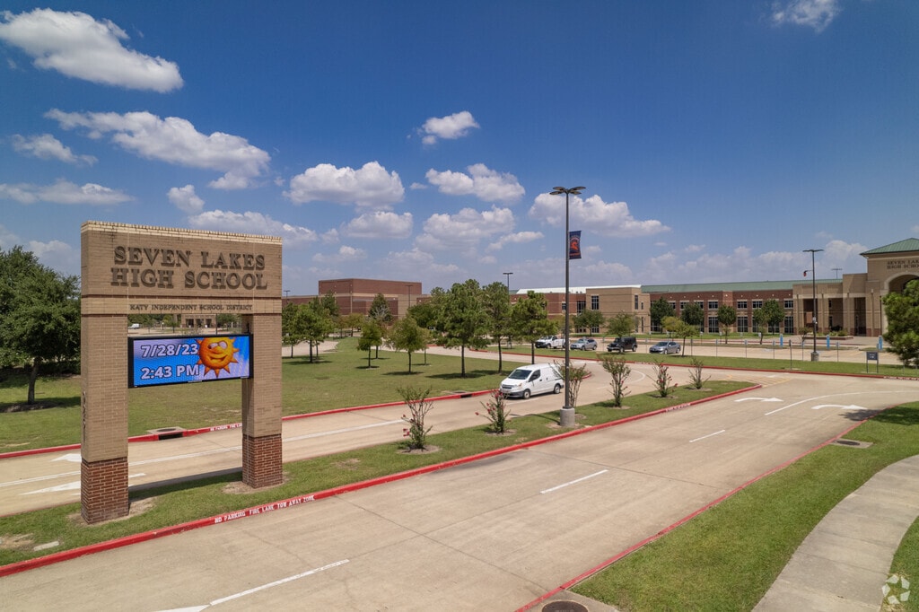 Seven Lakes High School, Rankings & Reviews