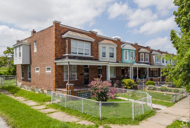 Bowed windows are a popular architectural detail in homes in South Clifton Park.