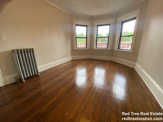 1855 Beacon St unit 3-bed 1-bathU3 Brook, Brookline, MA 02445 - photo 7