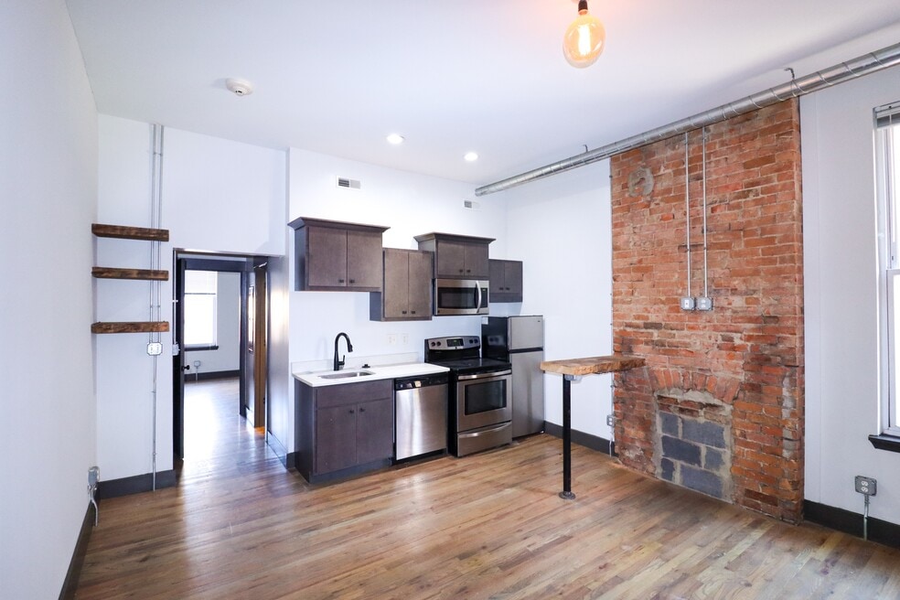 1533 Pleasant St, Cincinnati, OH 45202 - photo 1