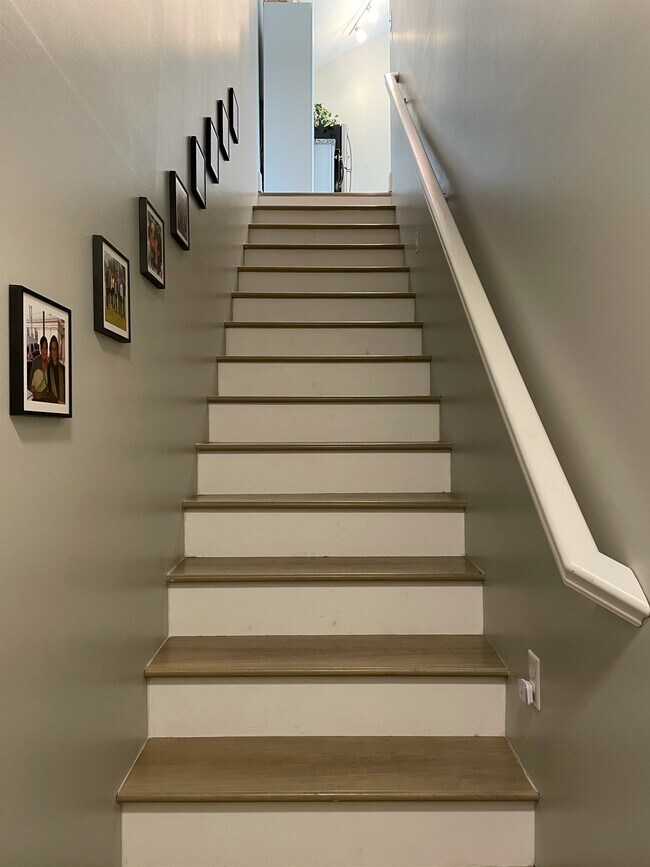 2334 N Delaware St unit B, Indianapolis, IN 46205 - photo 3