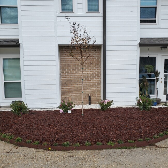 11823 Morgan Hill Ct unit D, Baton Rouge, LA 70818 - photo 2