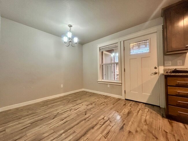 206 N Shasta Ave, Eagle Point, OR 97524 - photo 3