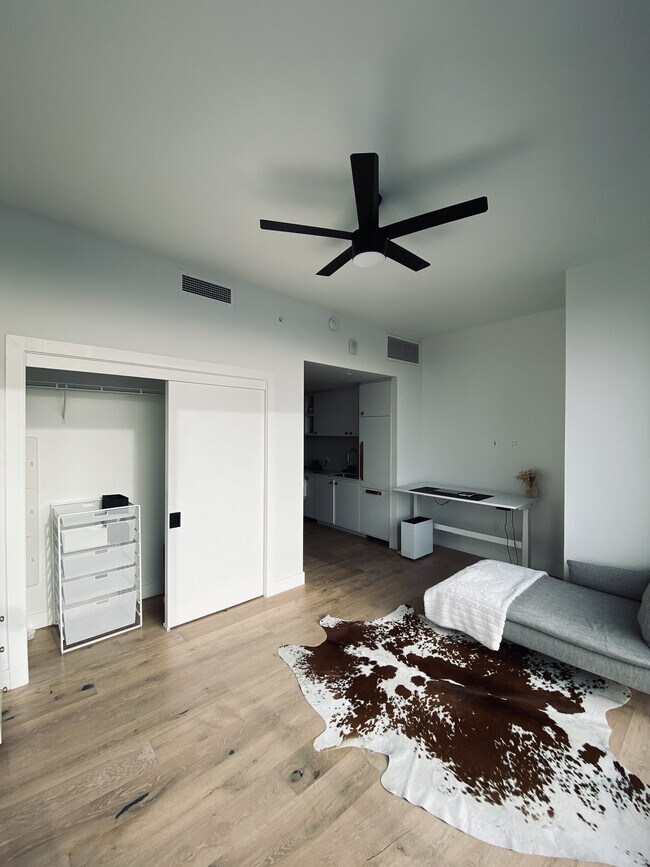 70 Rainey St unit 1307, Austin, TX 78701 - photo 4