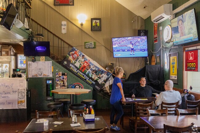 Hanko’s Sports Bar & Grill is a popular place to catch a game in Forest Highlands