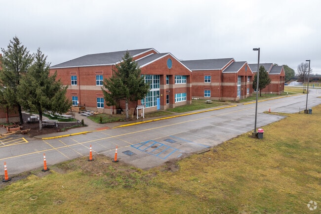 The student population of West Jessamine Middle School is 912 and the school serves 6-8.