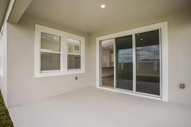 31222 Briarwood Summit Loop, San Antonio, FL 33576 - photo 7