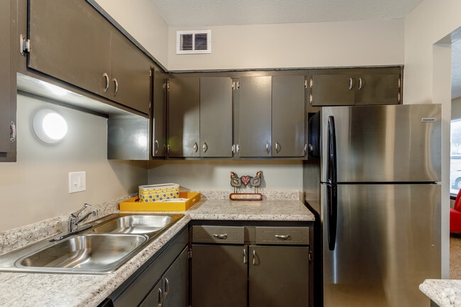 Summer Breeze Apartments, Topeka, KS 66614 - photo 6