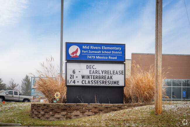 Mid Rivers Elementary School is part of the Fort Zumwalt R-II school district.