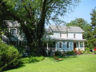 324 Little Falls St Unit Garden Suite, Falls Church, VA 22046