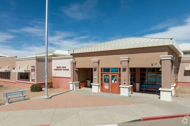 Vista Elementary School inspires creativity and growth in a welcoming atmosphere.