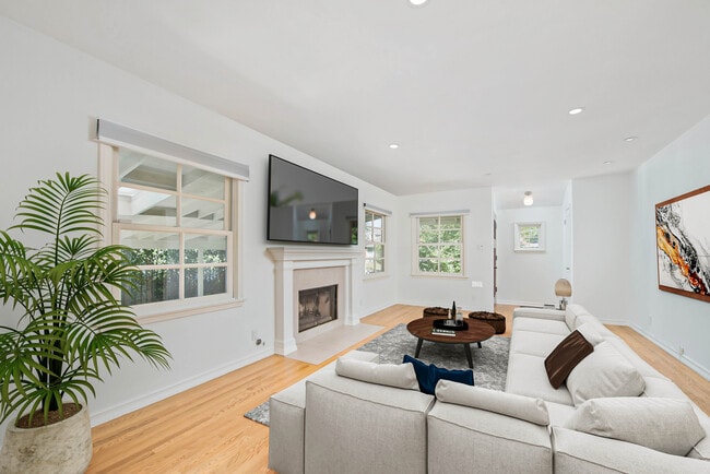 13964 Peach Grove St, Sherman Oaks, CA 91423 - photo 3